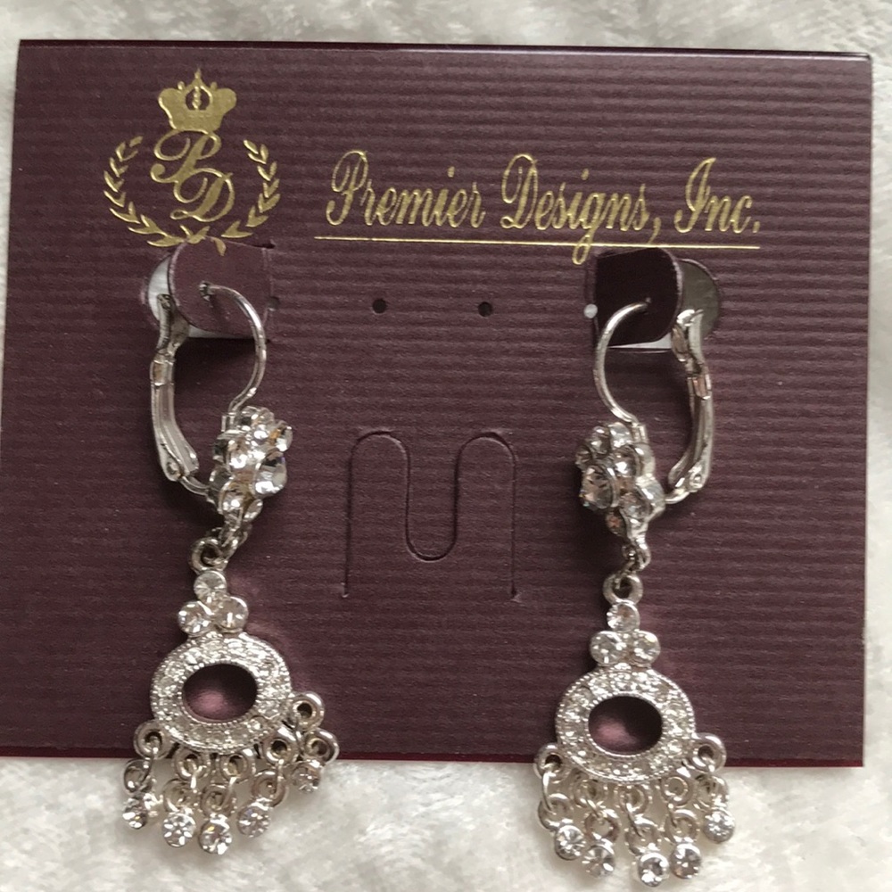 Dazzling drop earrings